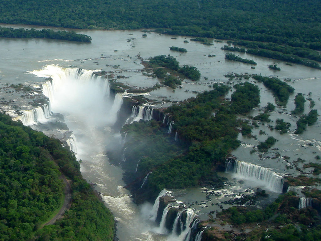 1024px-Foz_de_Iguaçu_27_Panorama_Nov_2005.jpg