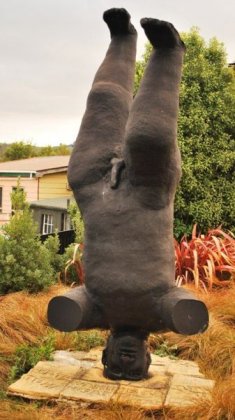 1287745146_strange_statues_10.jpg