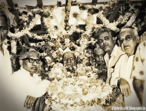 172-0-Mahasamadhi of Nisargadatta Maharaj.jpg