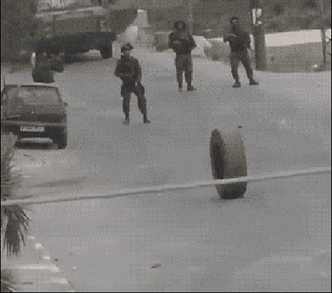 3298-Vrazheskoe-koleso-atakuet.gif