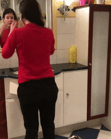 3333-On-dumaet-chto-on-vsyo-eshchyo-malenkij.gif