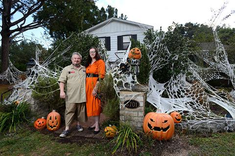 41822998001_3865961328001_haunted-couple-1.jpg