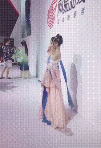 6695-Suflyor-na-fotosessii.gif