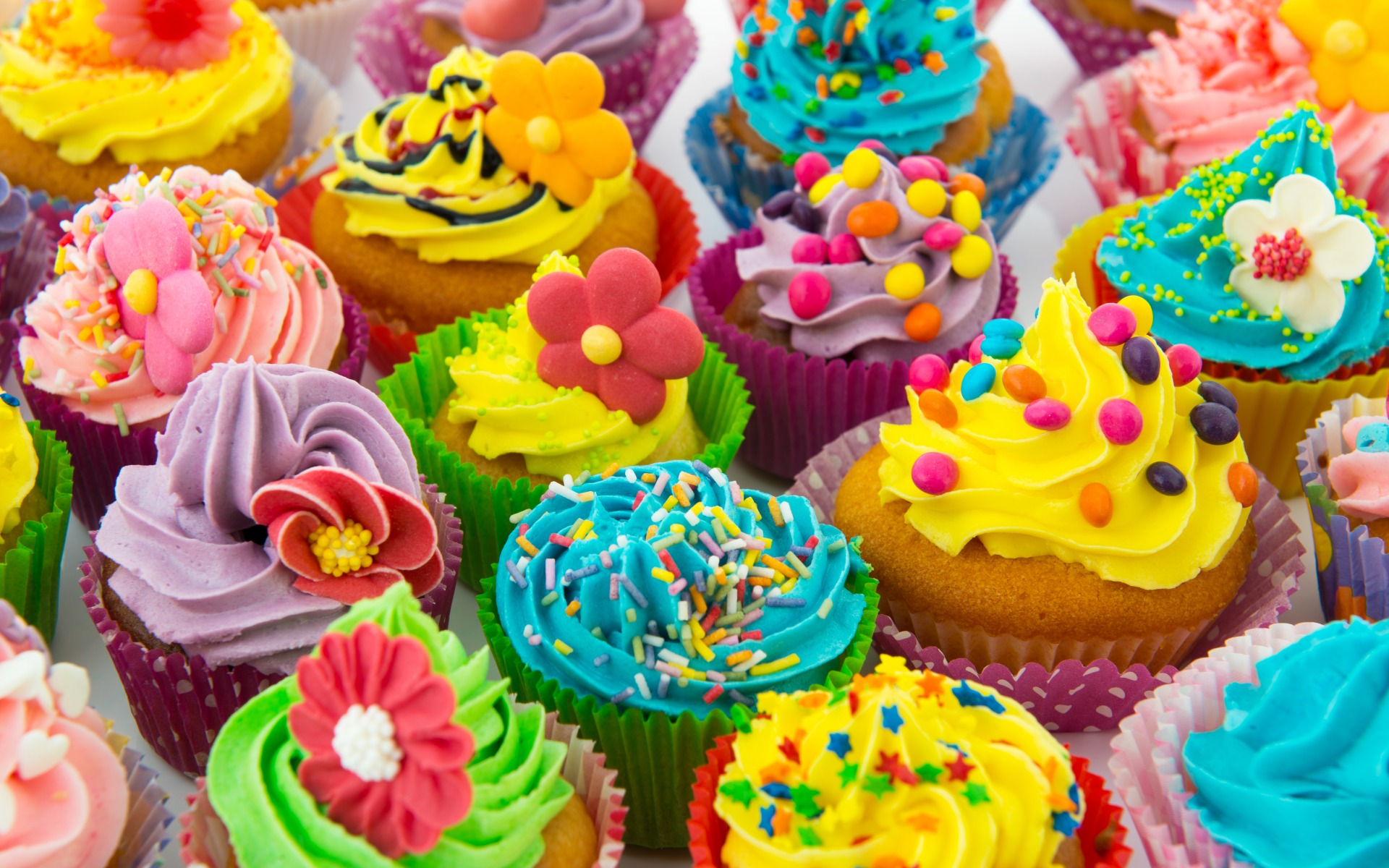 cupcakes-colorful-dessert.jpg