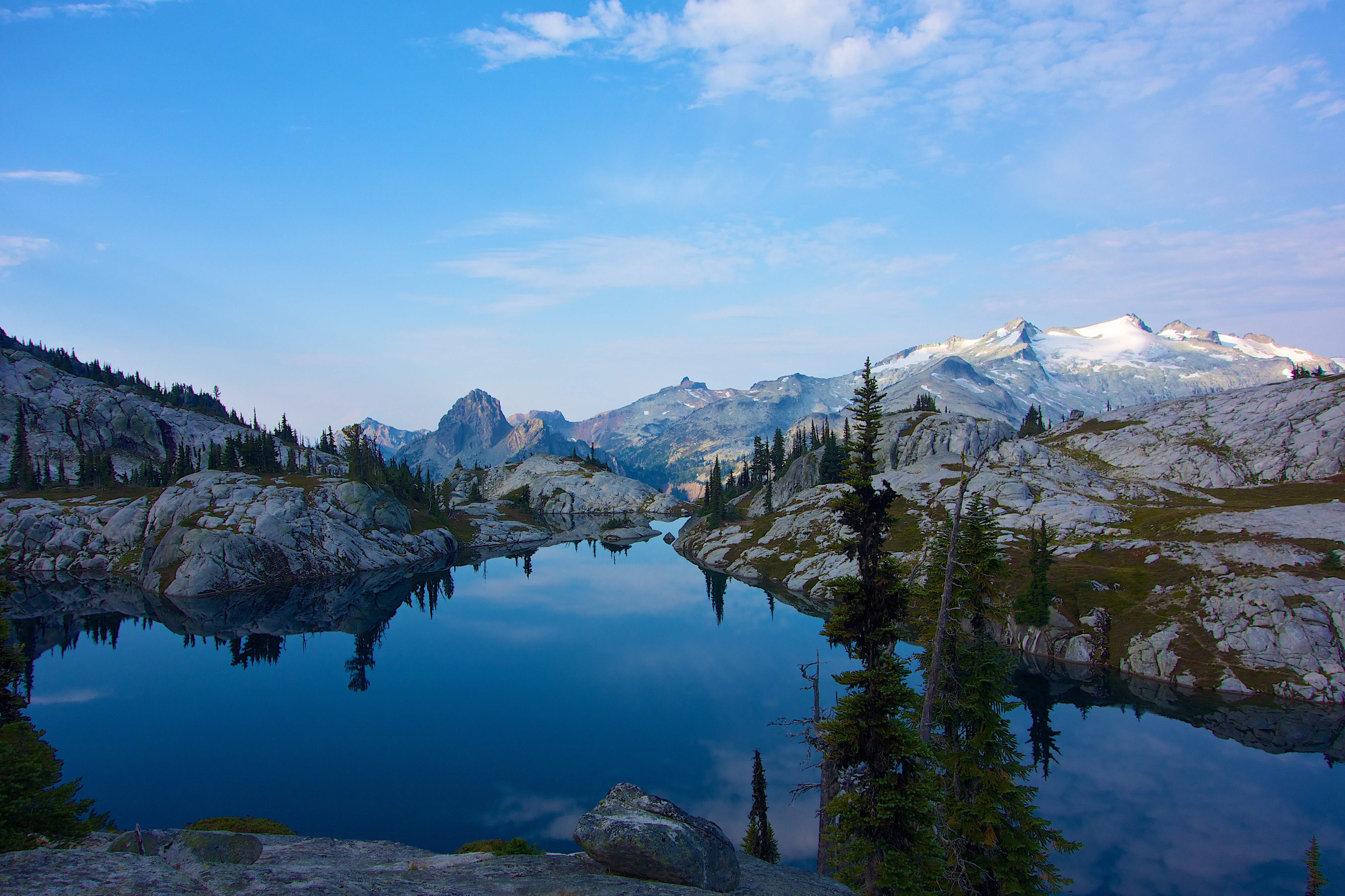 dawn-at-the-robin-lakes-showcasing-mt-daniel-cascades-washington-state-us-of-a-o.jpg