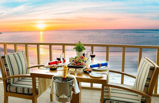 gourmet-table-in-zanzi.jpg