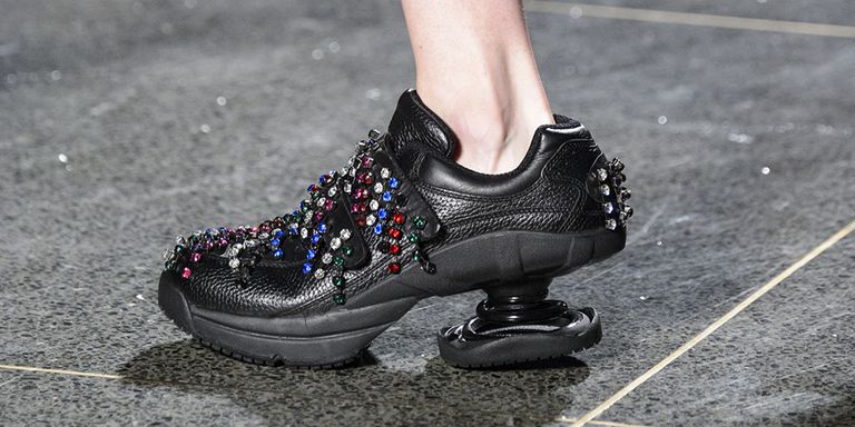 hbz-christopher-kane-index-1-1519148235.jpg