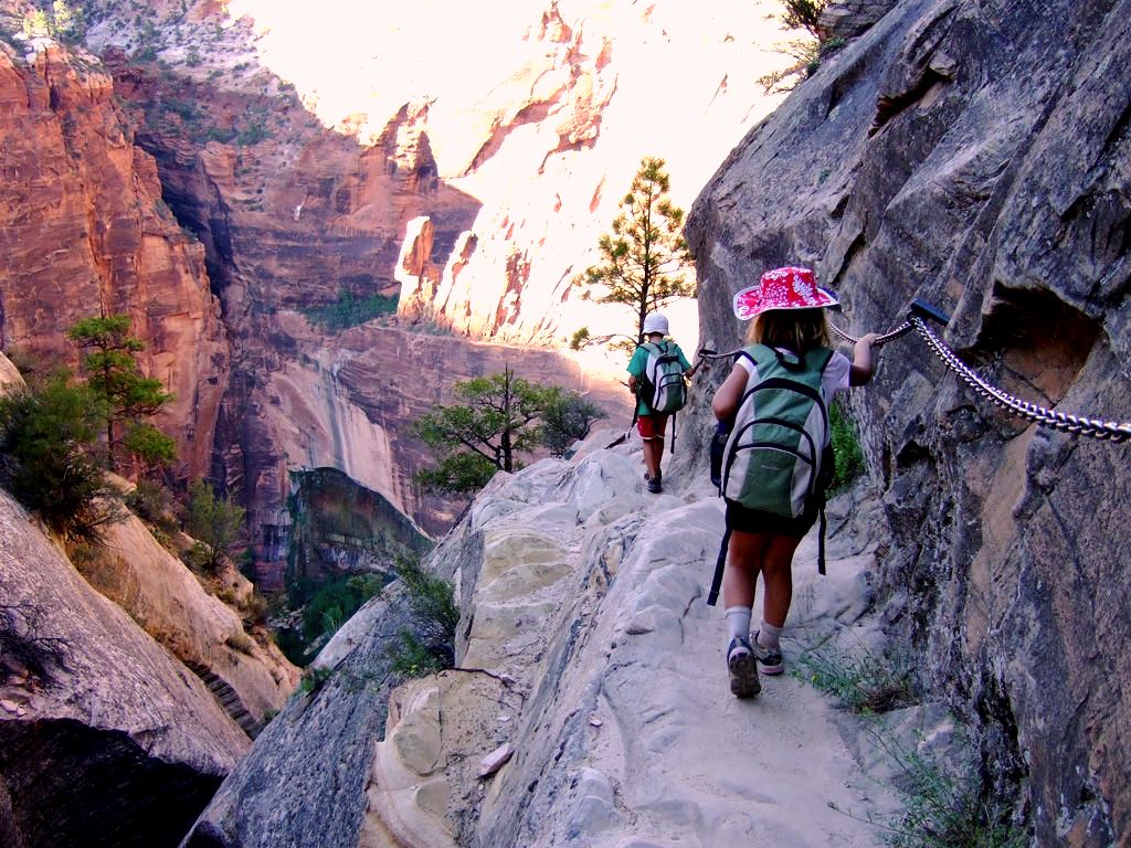 Hidden_Canyon_trail_zion_national_park.jpg