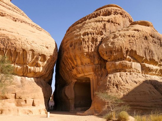madain-saleh-tombs.jpg