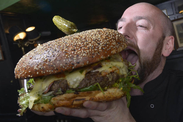 massive_burger_challenge_brighton_temple_bar-381967.jpg