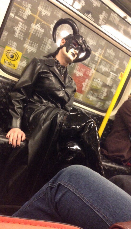 modnye_ljudi_v_metro_moskvy_20_foto_9.jpg