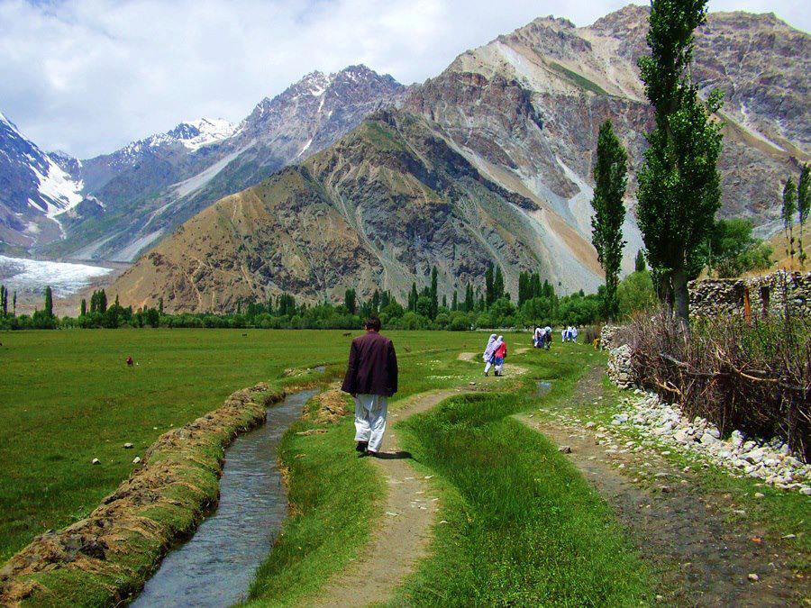 pakistan_beauty_by_raza19086-d5r0vf7.jpg