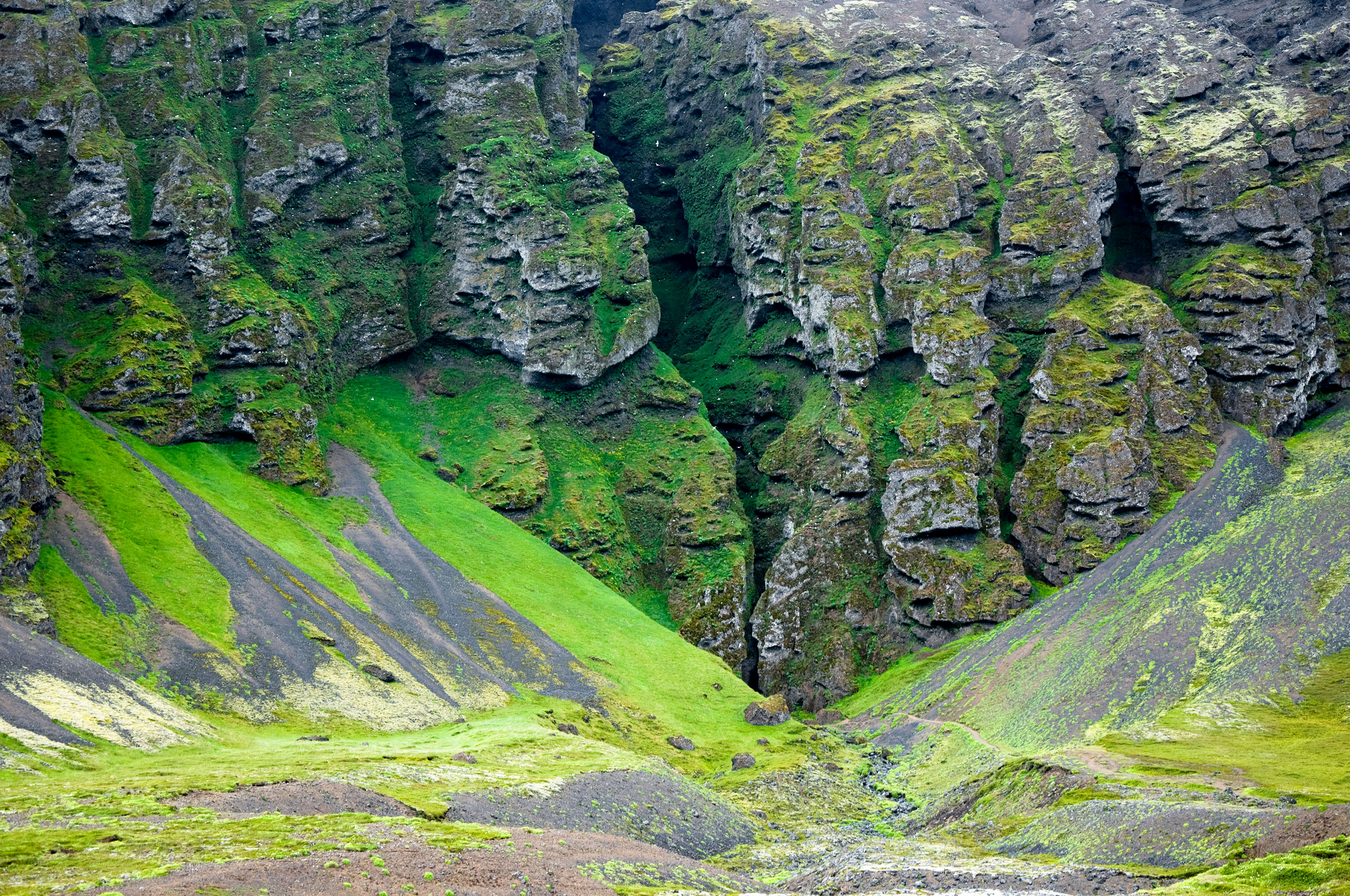 raudfeldar-canyon-hellnar-iceland.jpg