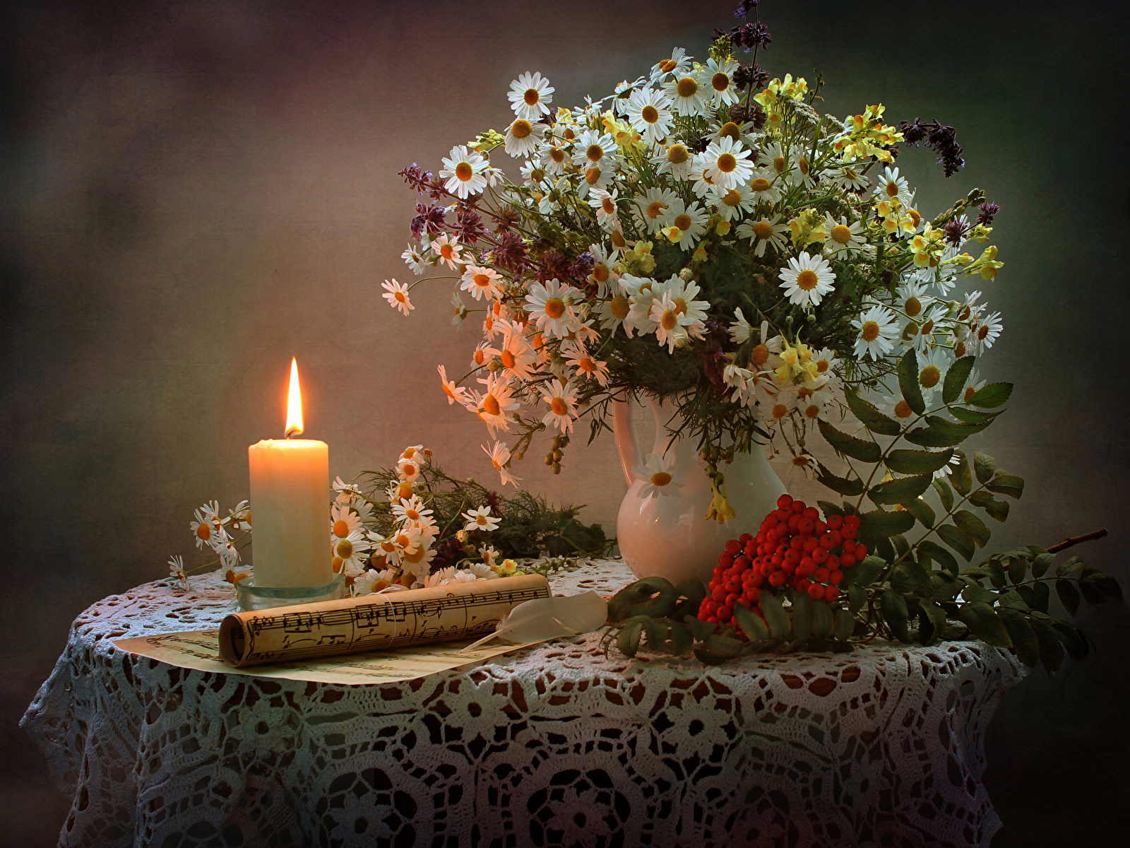 Still-life_Bouquets_Camomiles_Candles_Sorbus_Notes_547078_1600x1200.jpg