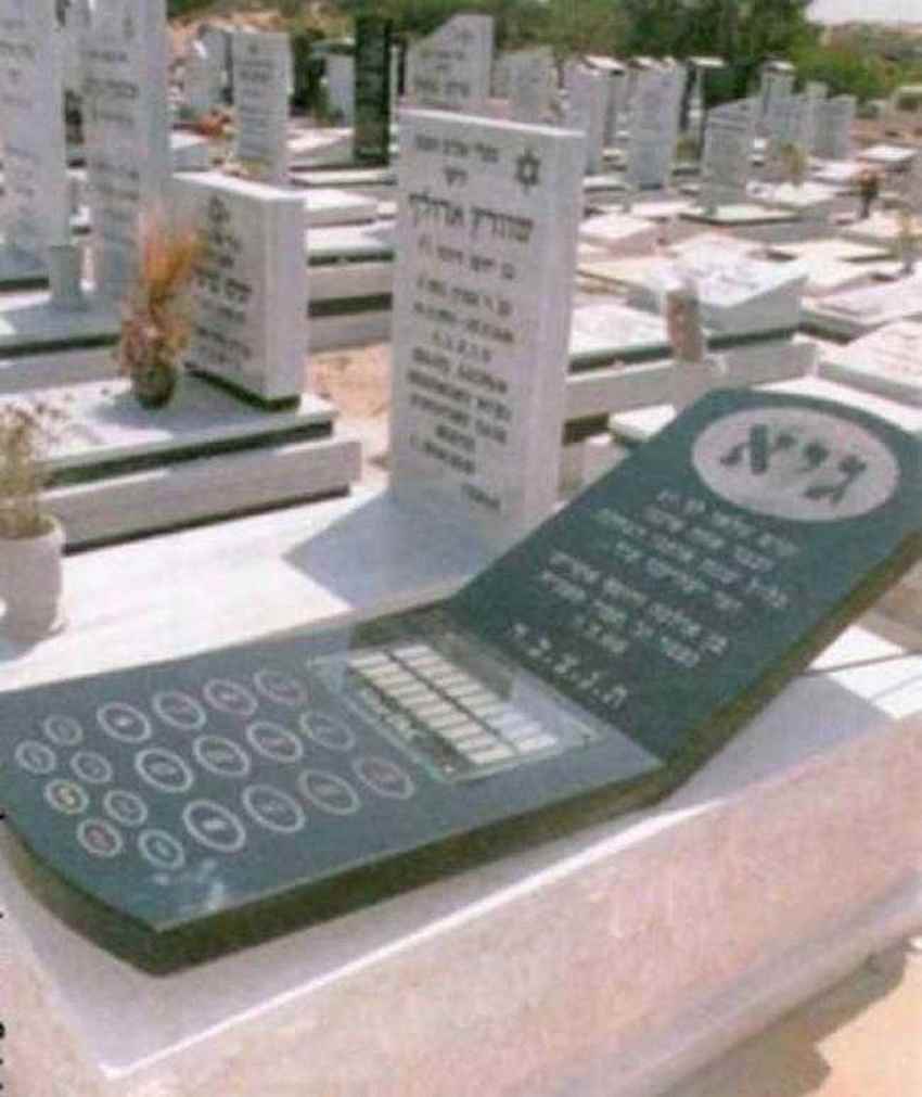 the-perfect-grave-stone-for-someone-who-was-crushed-by-a-giant-cell-phone-photo-u1.jpg