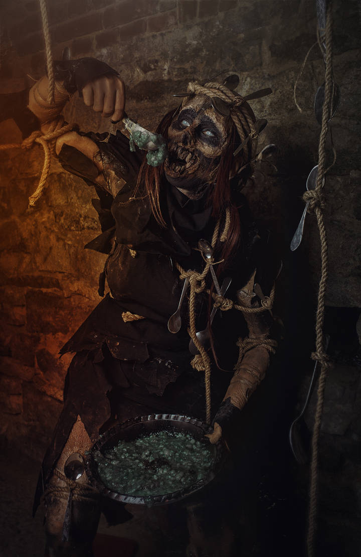 wight_cosplay_by_elenasamko_da7c3ng-pre.jpg